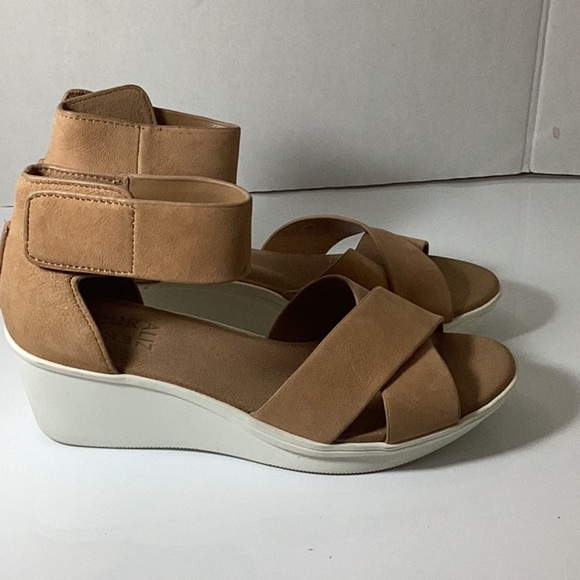 RIVIERA WEDGE SANDAL. Note: No Box - Picture 7 of 12